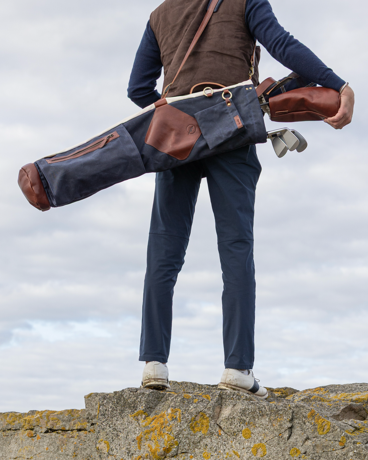 The Whitecap Sunday golf bag, close-up of the Italian leather detailing